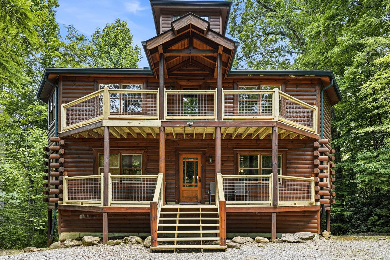 Welcome to Cherokee Pool Lodge, Offered by Bear Tracts. Welcome to Cherokee Pool Lodge, Offered by Bear Tracts.
