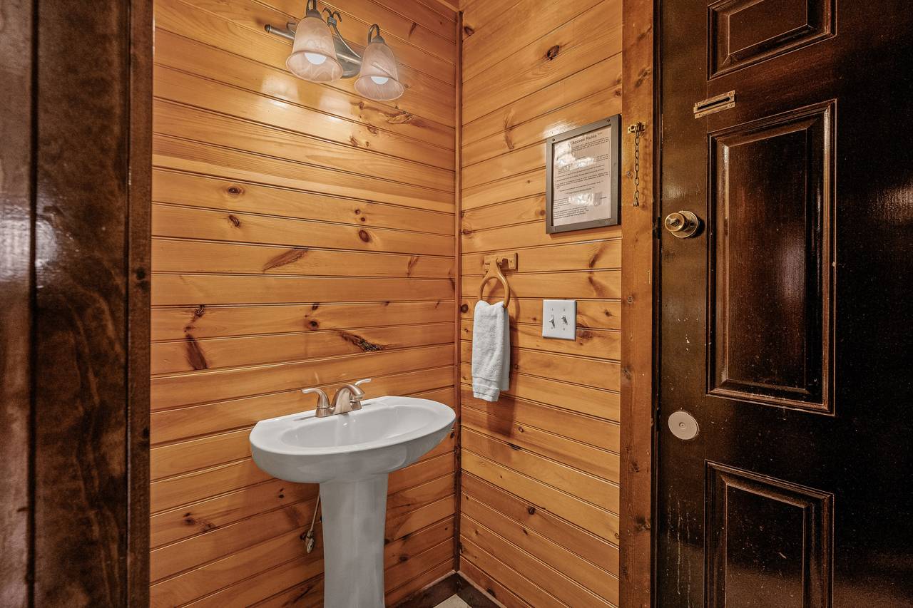 <span class="name">Half bath on entry level</span> <span class="name">Half bath on entry level</span>