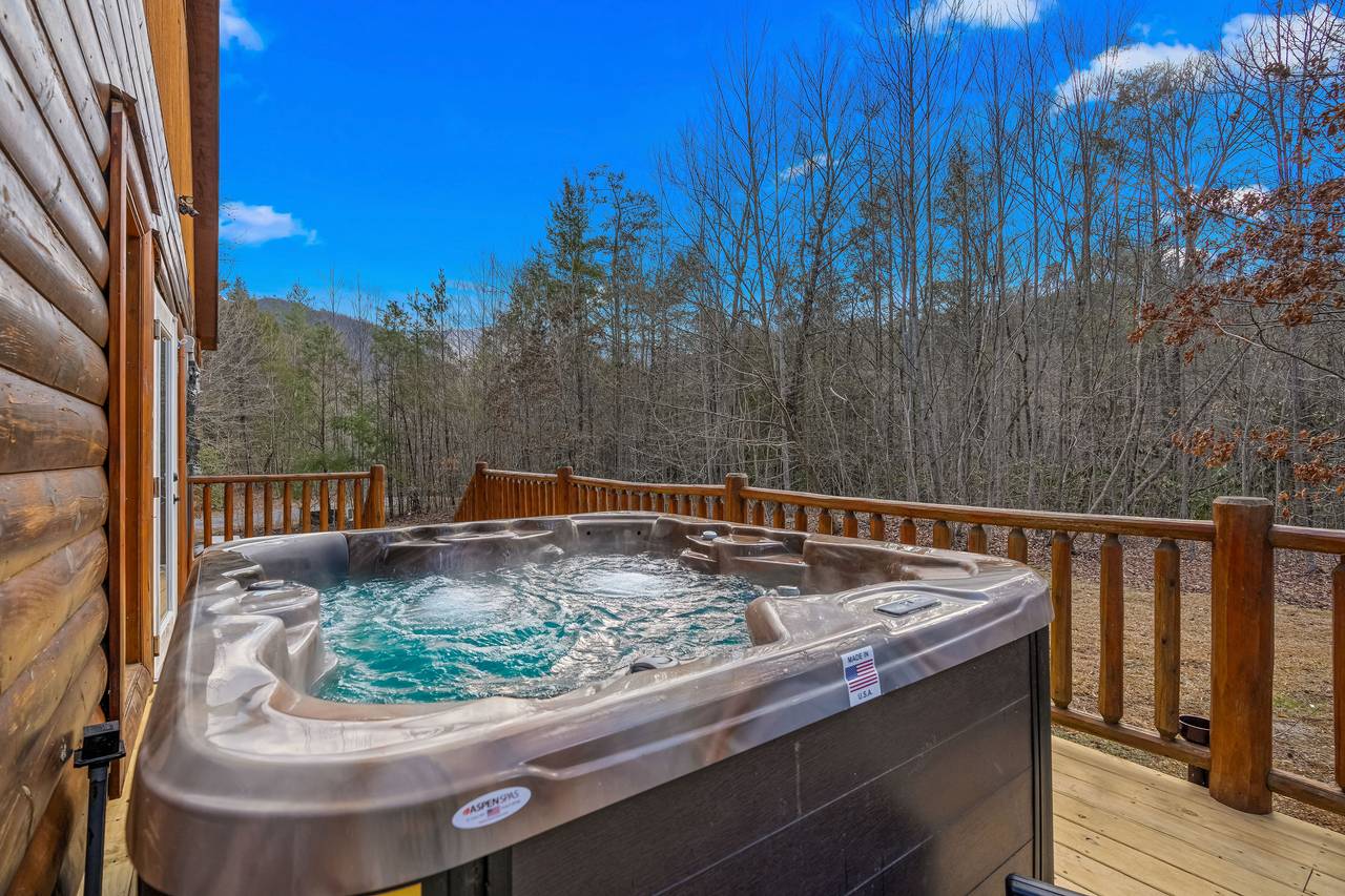 <span class="name">Relax and unwind in a private hot tub!</span> <span class="name">Relax and unwind in a private hot tub!</span>