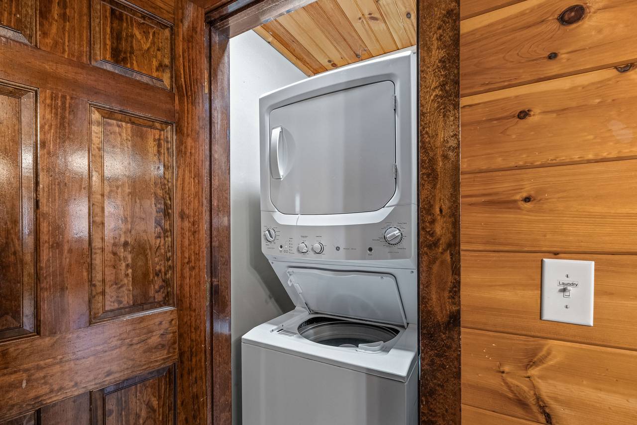 <span class="name">Stackable washer and dryer - free to use</span> <span class="name">Stackable washer and dryer - free to use</span>
