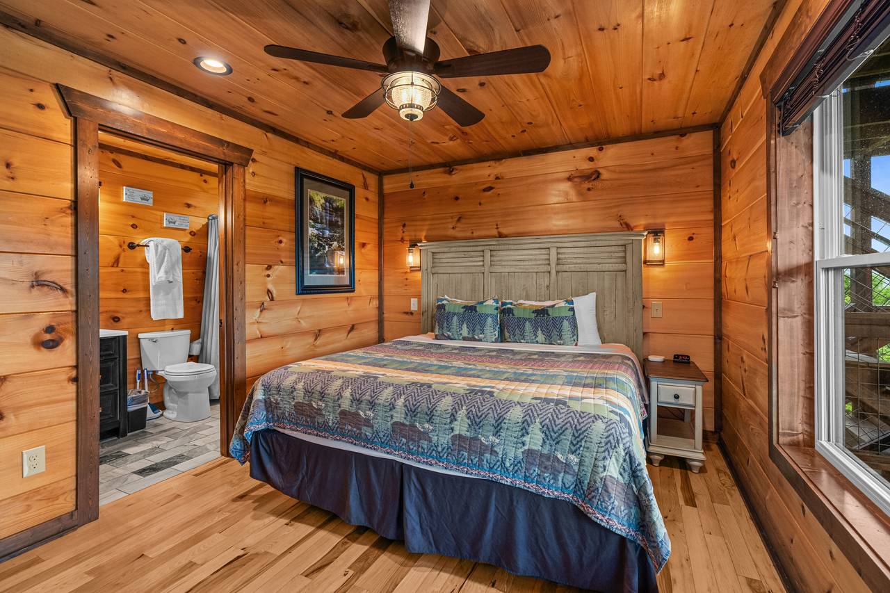 Bed 7 - lower level king bed with TV & ensuite bathroom Bed 7 - lower level king bed with TV & ensuite bathroom