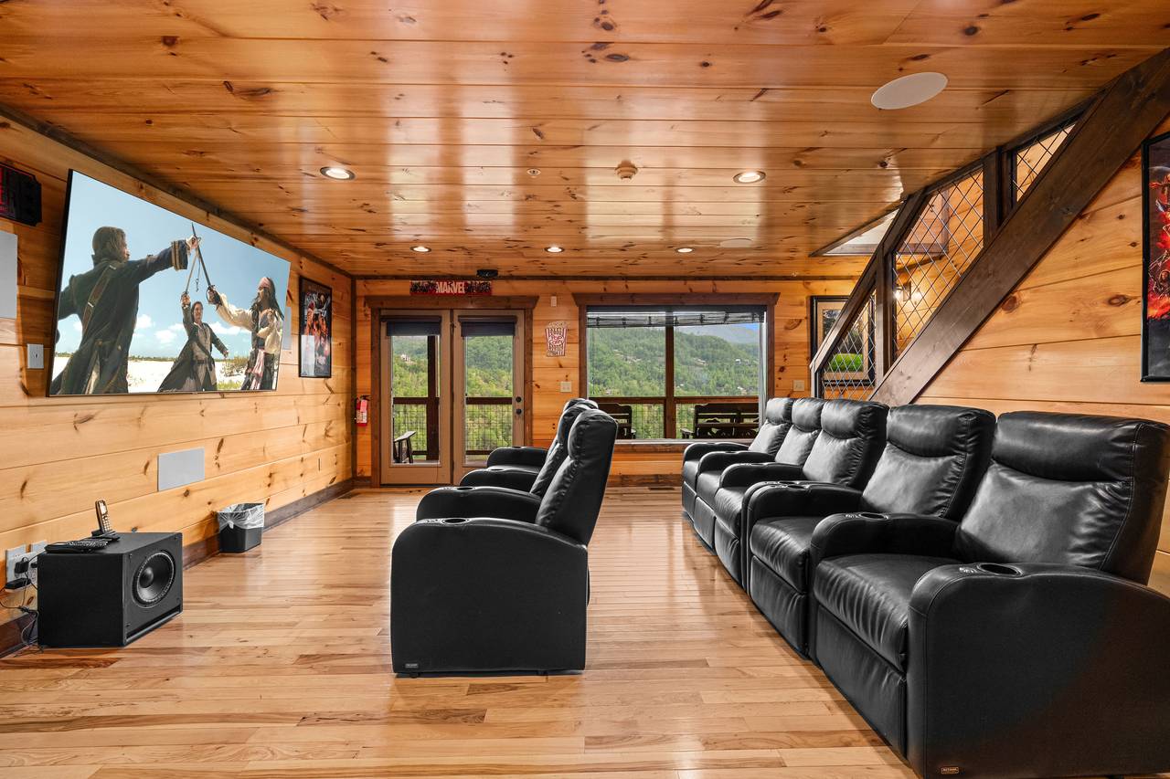 Theater room with comfy reclining seats! Theater room with comfy reclining seats!