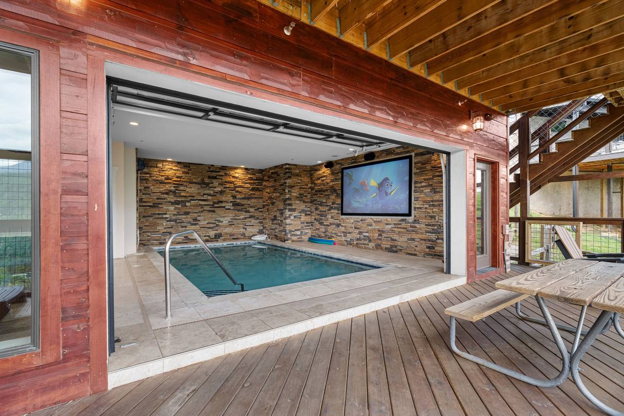 Splash around at Splashtastic View Lodge! Splash around at Splashtastic View Lodge!