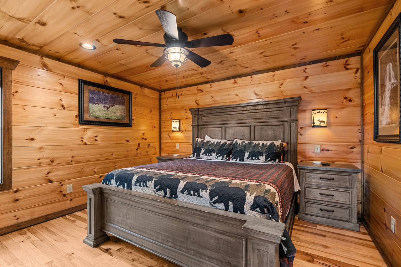 Bed 2; mid-level king bedroom with TV and ensuite bath Bed 2; mid-level king bedroom with TV and ensuite bath