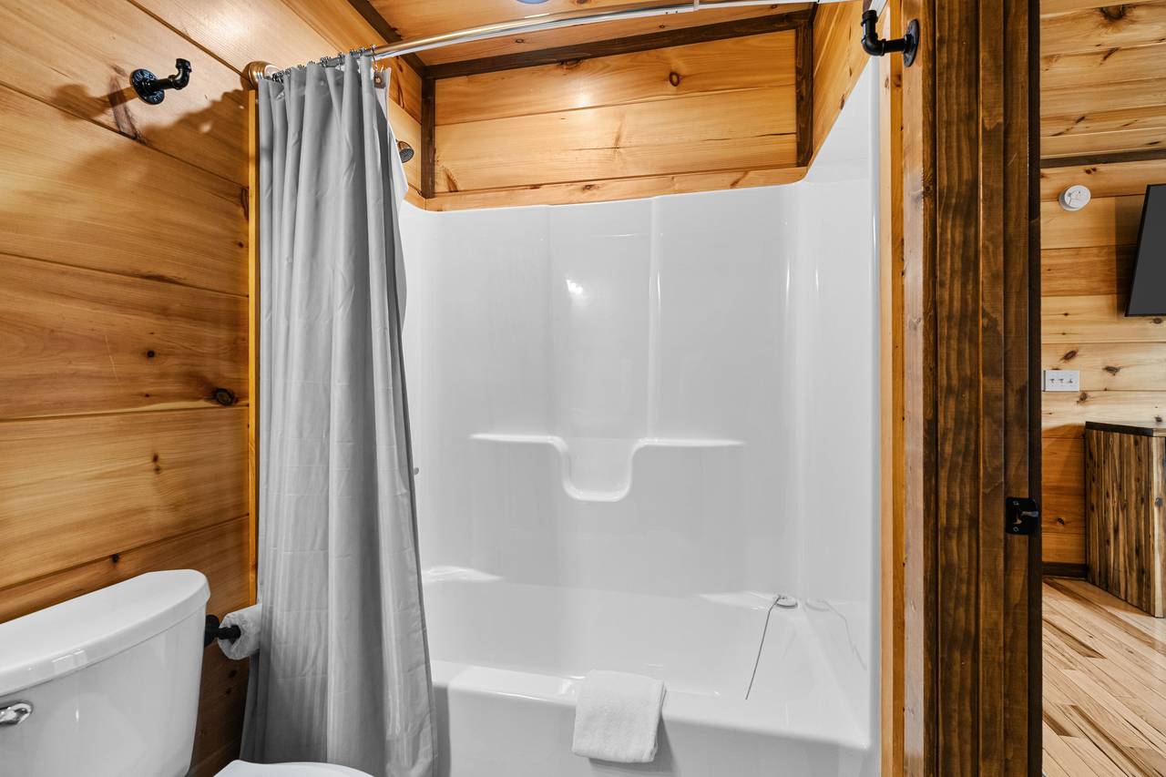 Main level ensuite bathroom with tub/shower combo Main level ensuite bathroom with tub/shower combo