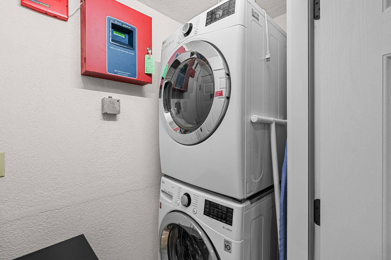 Full size stackable washer and dryer Full size stackable washer and dryer