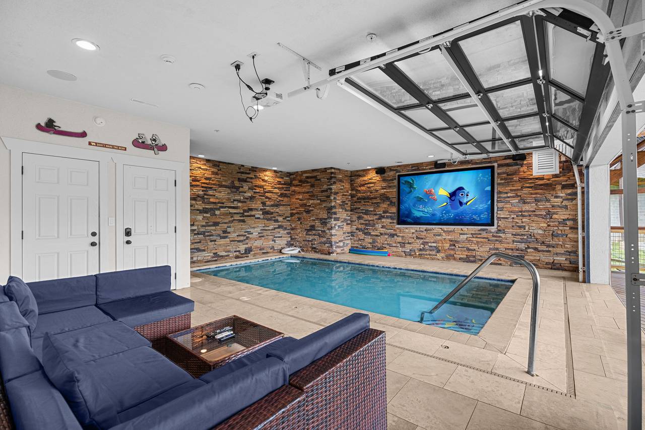 Splash around at Splashtastic View Lodge! Splash around at Splashtastic View Lodge!