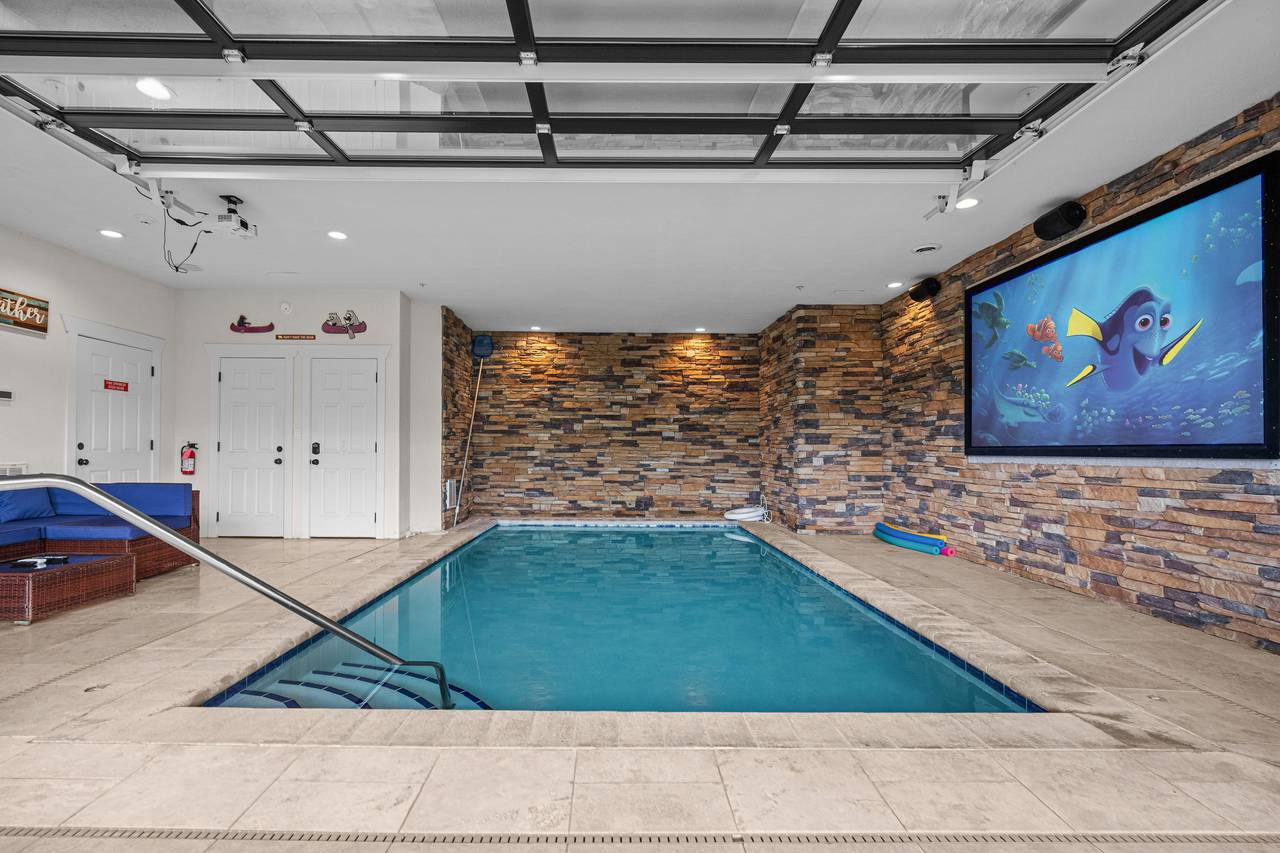 Splash around at Splashtastic View Lodge! Splash around at Splashtastic View Lodge!