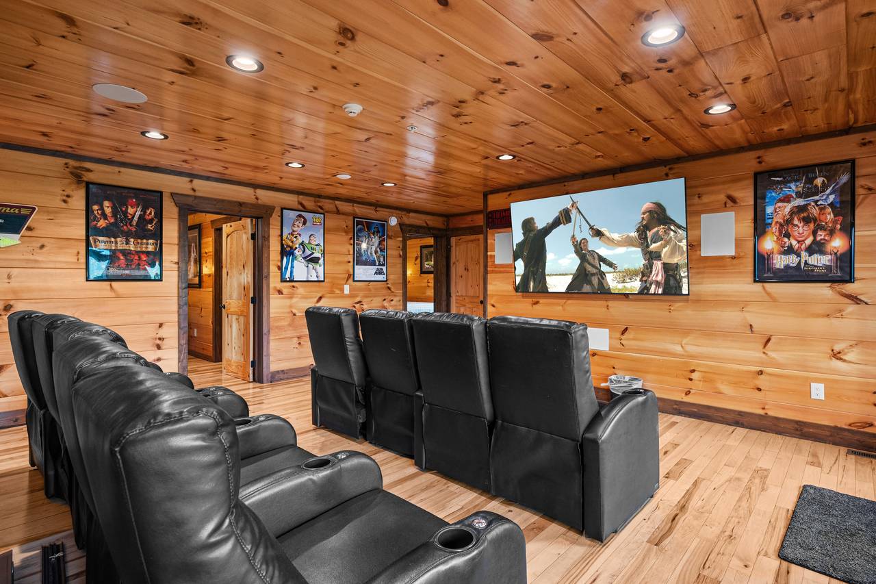 Theater room with comfy reclining seats! Theater room with comfy reclining seats!
