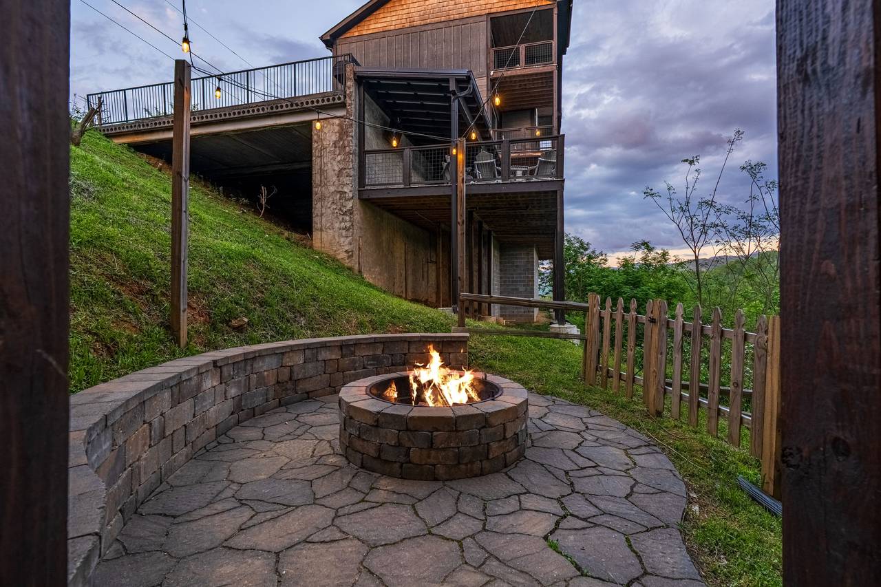 Gather around the campfire to roast marshmallows! Gather around the campfire to roast marshmallows!