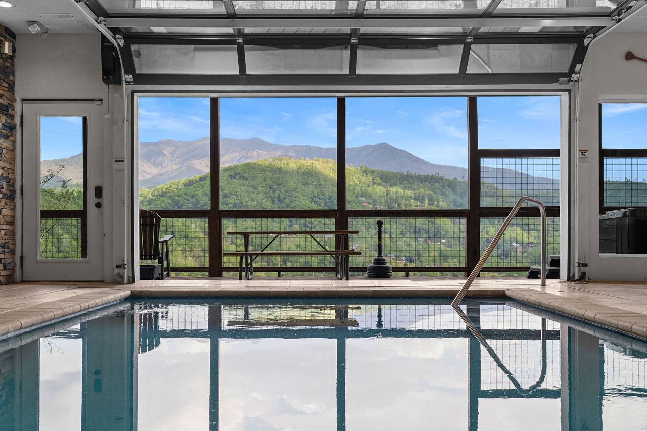 Splash around at Splashtastic View Lodge! Splash around at Splashtastic View Lodge!