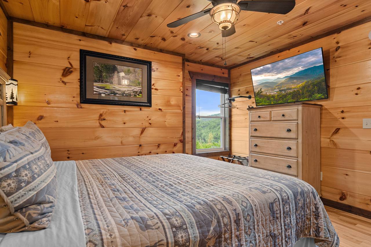 Bed 4 - Mid level king bed with TV and ensuite bathroom Bed 4 - Mid level king bed with TV and ensuite bathroom