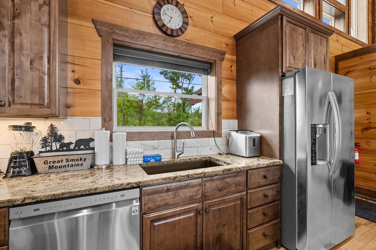 Fully equipped kitchen - dinner/silver/bake/cook-ware provided. Fully equipped kitchen - dinner/silver/bake/cook-ware provided.