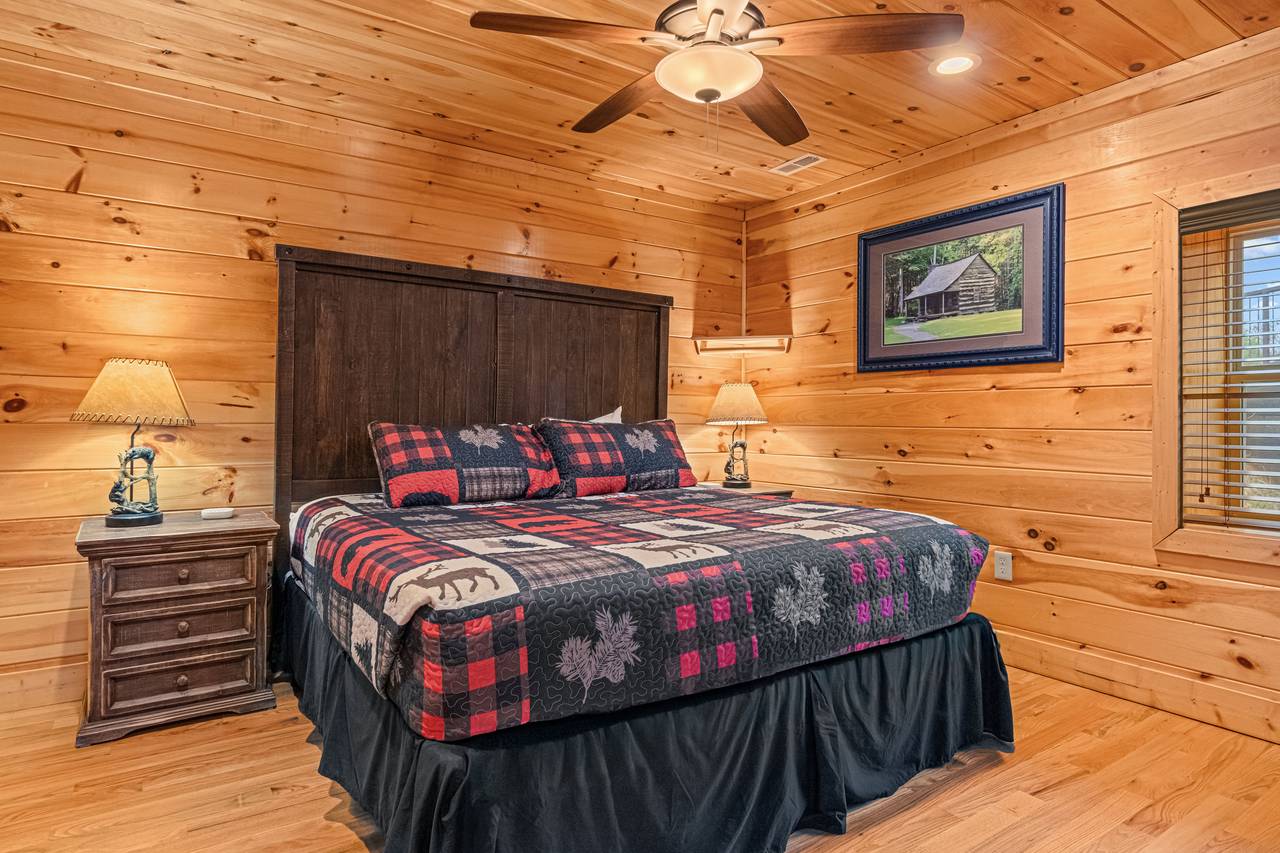 <span class="name">Mid Level King Bedroom With Private Ensuite</span> <span class="name">Mid Level King Bedroom With Private Ensuite</span>