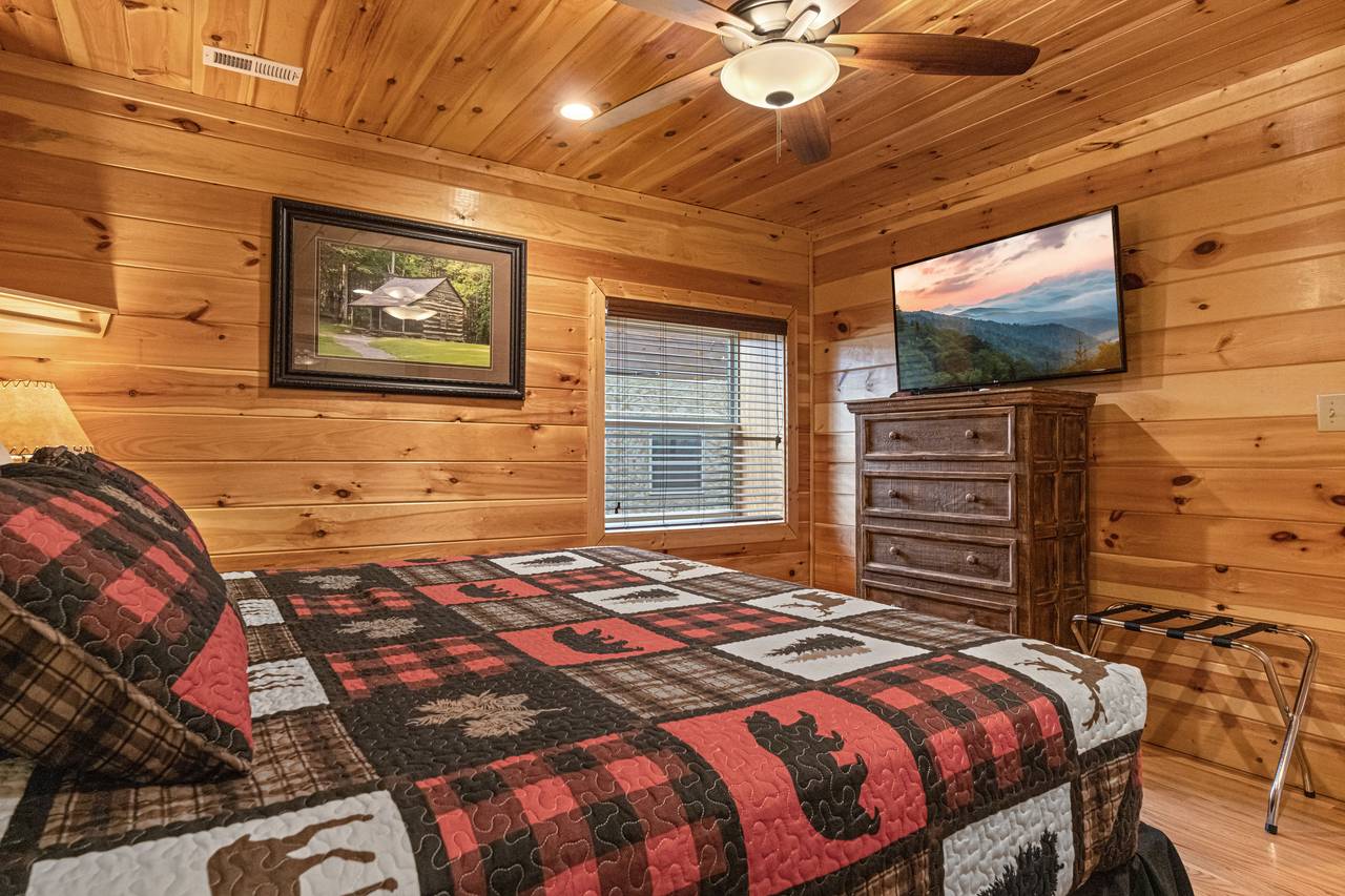 <span class="name">Mid Level King Bedroom With Private Ensuite</span> <span class="name">Mid Level King Bedroom With Private Ensuite</span>