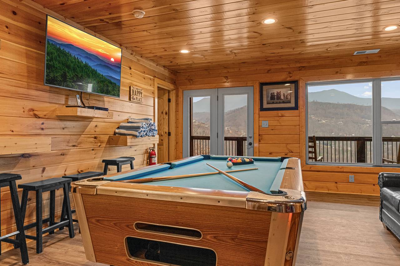 <span class="name">Game Room With Pool Table & Multi-Cade Arcade</span> <span class="name">Game Room With Pool Table & Multi-Cade Arcade</span>