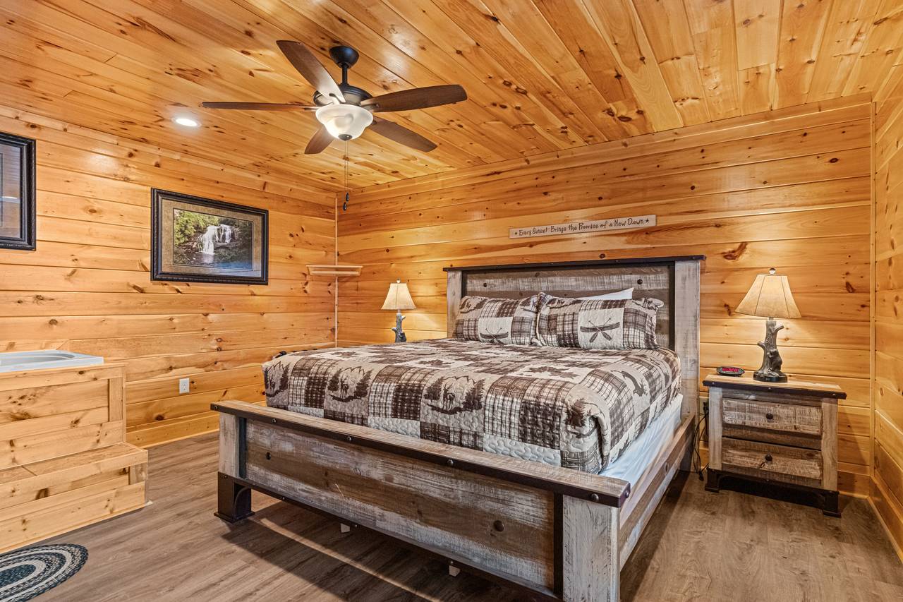 <span class="name">King Bedroom With Jacuzzi Tub & Ensuite Bathroom</span> <span class="name">King Bedroom With Jacuzzi Tub & Ensuite Bathroom</span>