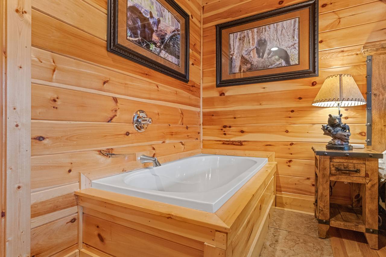 <span class="name">Mid-Level King Bedroom With Jetted Jacuzzi Tub</span> <span class="name">Mid-Level King Bedroom With Jetted Jacuzzi Tub</span>