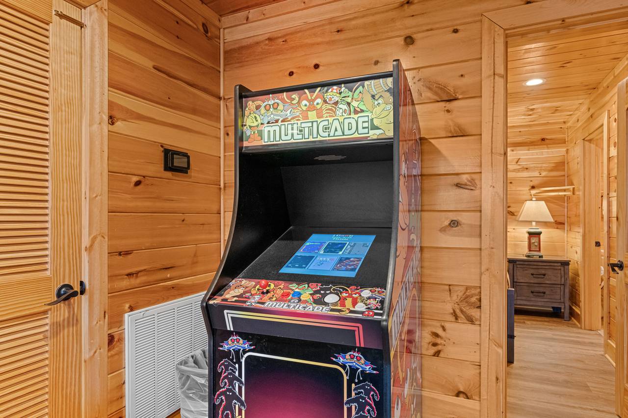 <span class="name">Game Room With Pool Table & Multi-Cade Arcade</span> <span class="name">Game Room With Pool Table & Multi-Cade Arcade</span>