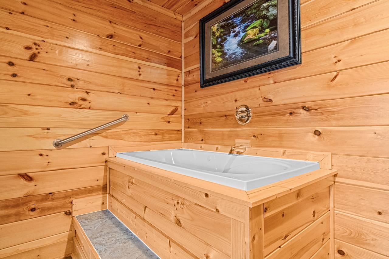 <span class="name">King Bedroom With Jetted Jacuzzi Tub</span> <span class="name">King Bedroom With Jetted Jacuzzi Tub</span>