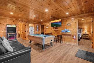 <span class="name">Game Room With Pool Table & Multi-Cade Arcade</span> <span class="name">Game Room With Pool Table & Multi-Cade Arcade</span>