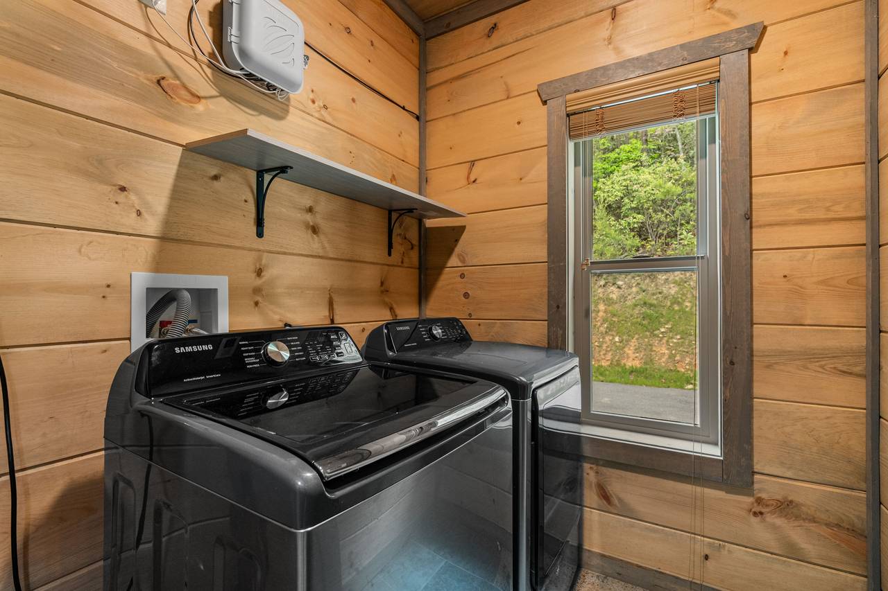 Full size washing machine and dryer Full size washing machine and dryer