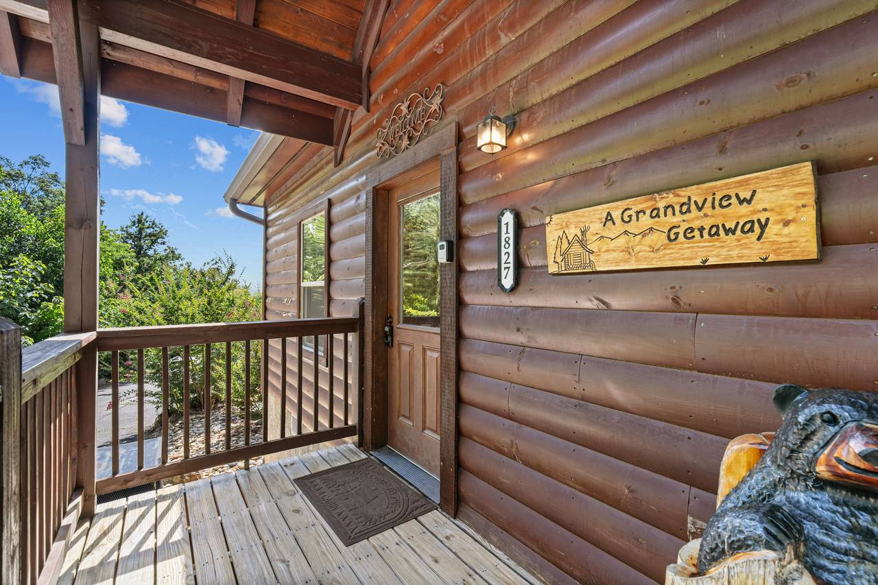 Welcome to A Grandview Getaway offered by Bear Tracts Welcome to A Grandview Getaway offered by Bear Tracts