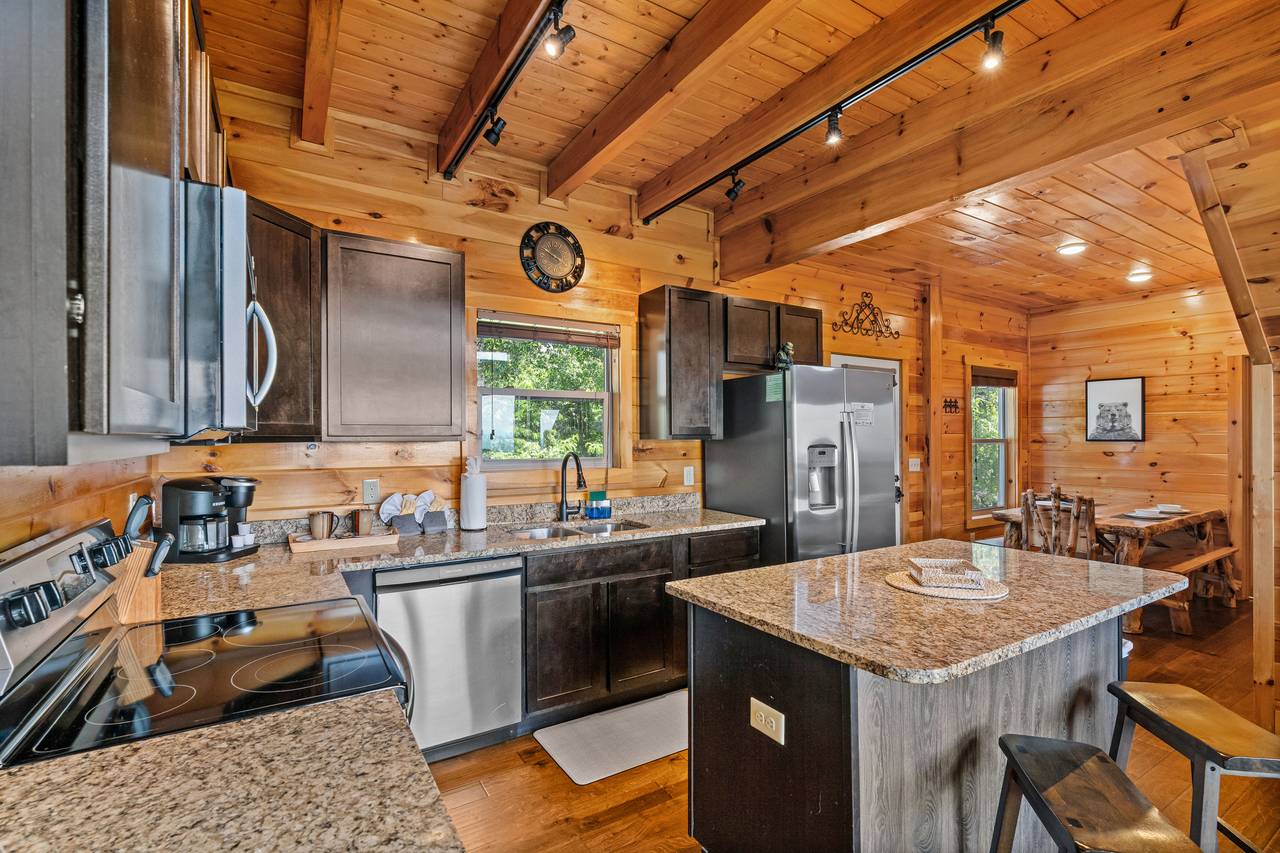 Fully equipped kitchen with granite & stainless steel Fully equipped kitchen with granite & stainless steel