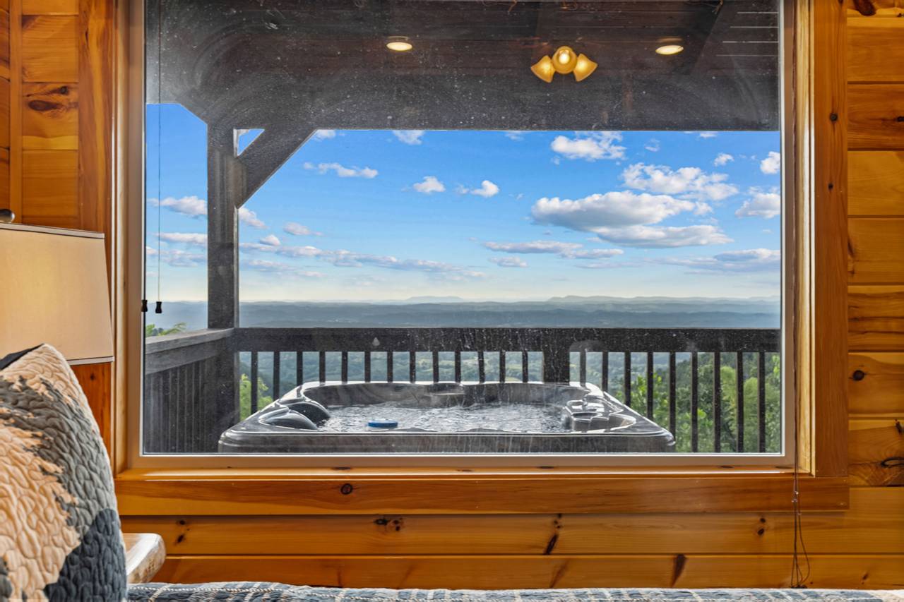 Relax in the bubbling hot tub with breathtaking views Relax in the bubbling hot tub with breathtaking views