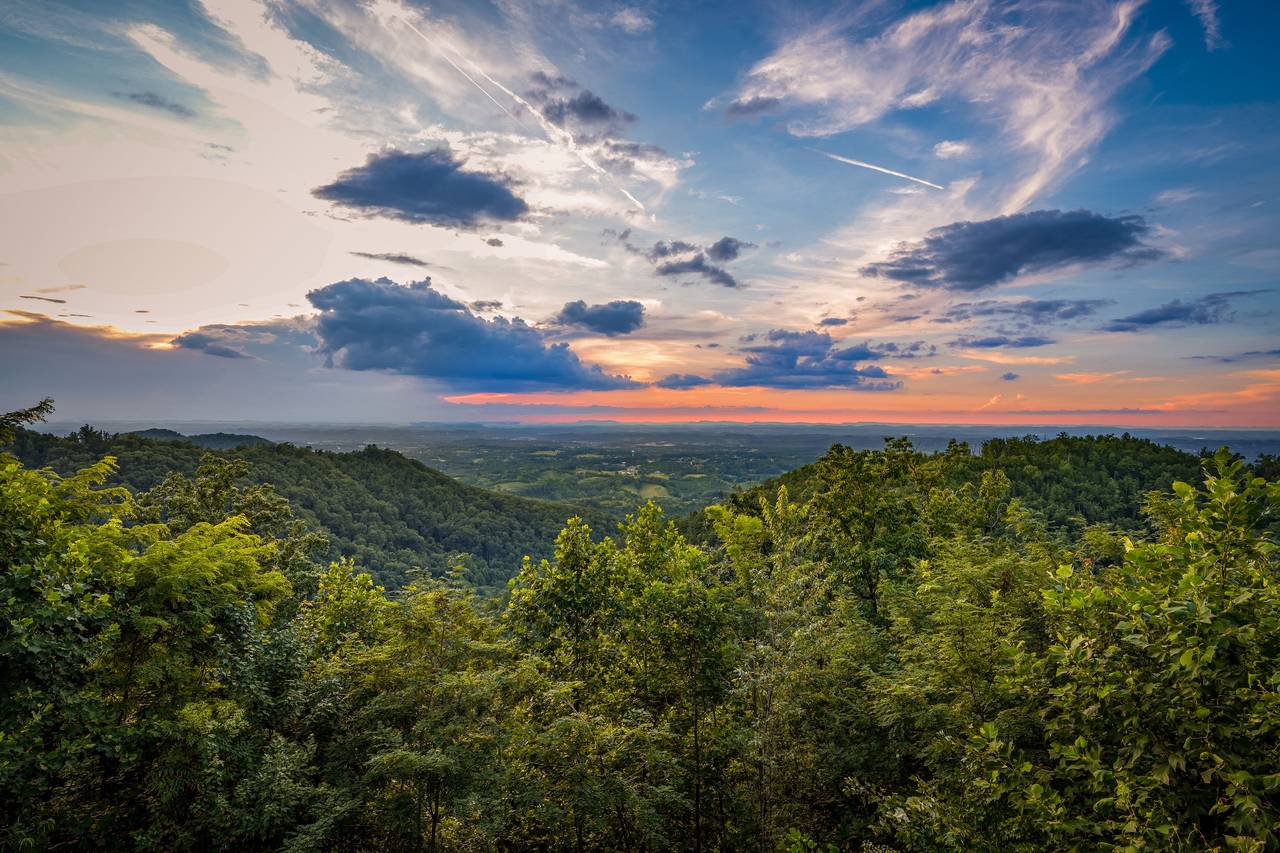 Stunning panoramic views from the cabin's back deck Stunning panoramic views from the cabin's back deck