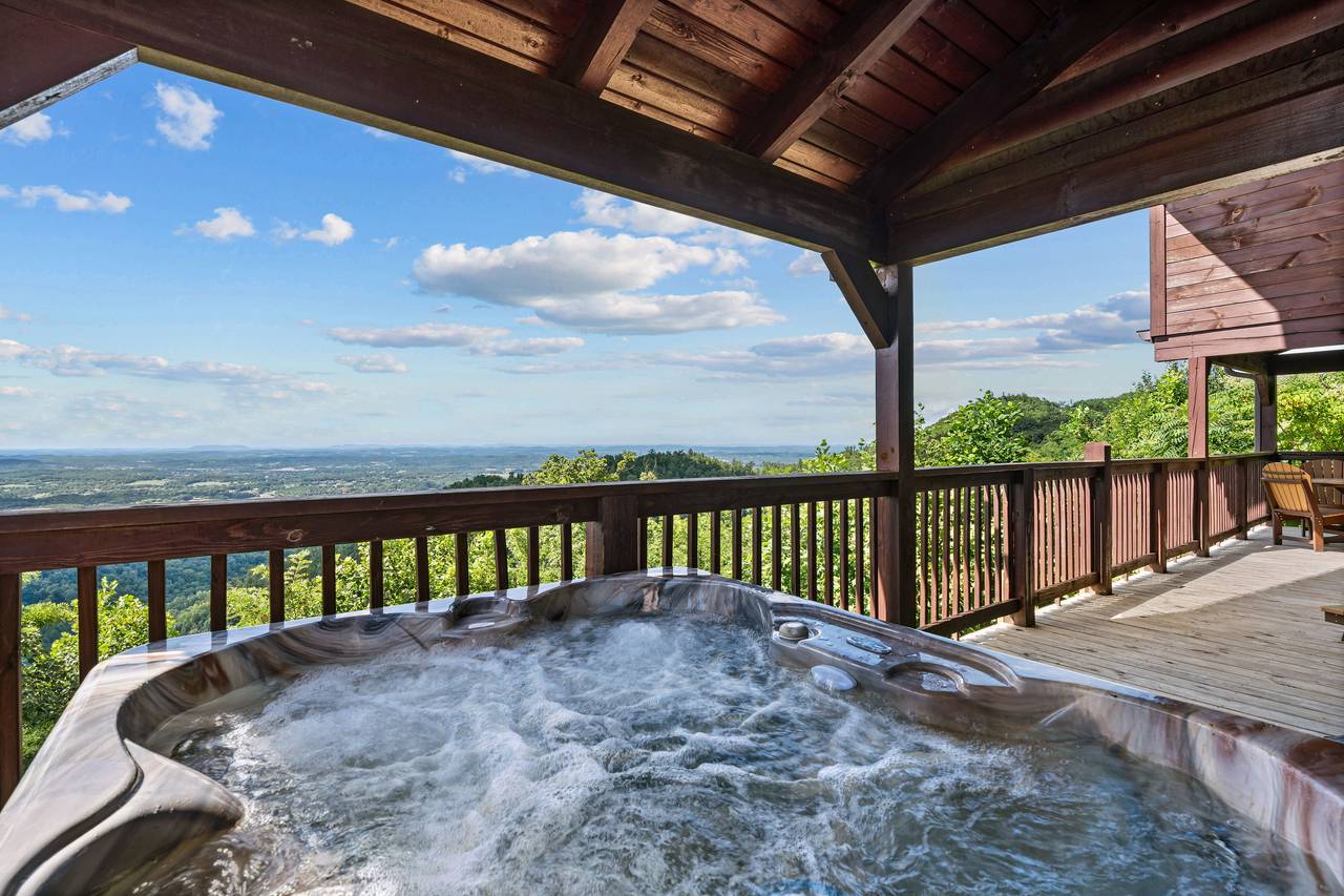 Relax in the bubbling hot tub with breathtaking views Relax in the bubbling hot tub with breathtaking views