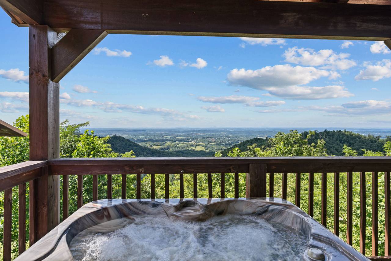 Relax in the bubbling hot tub with breathtaking views Relax in the bubbling hot tub with breathtaking views