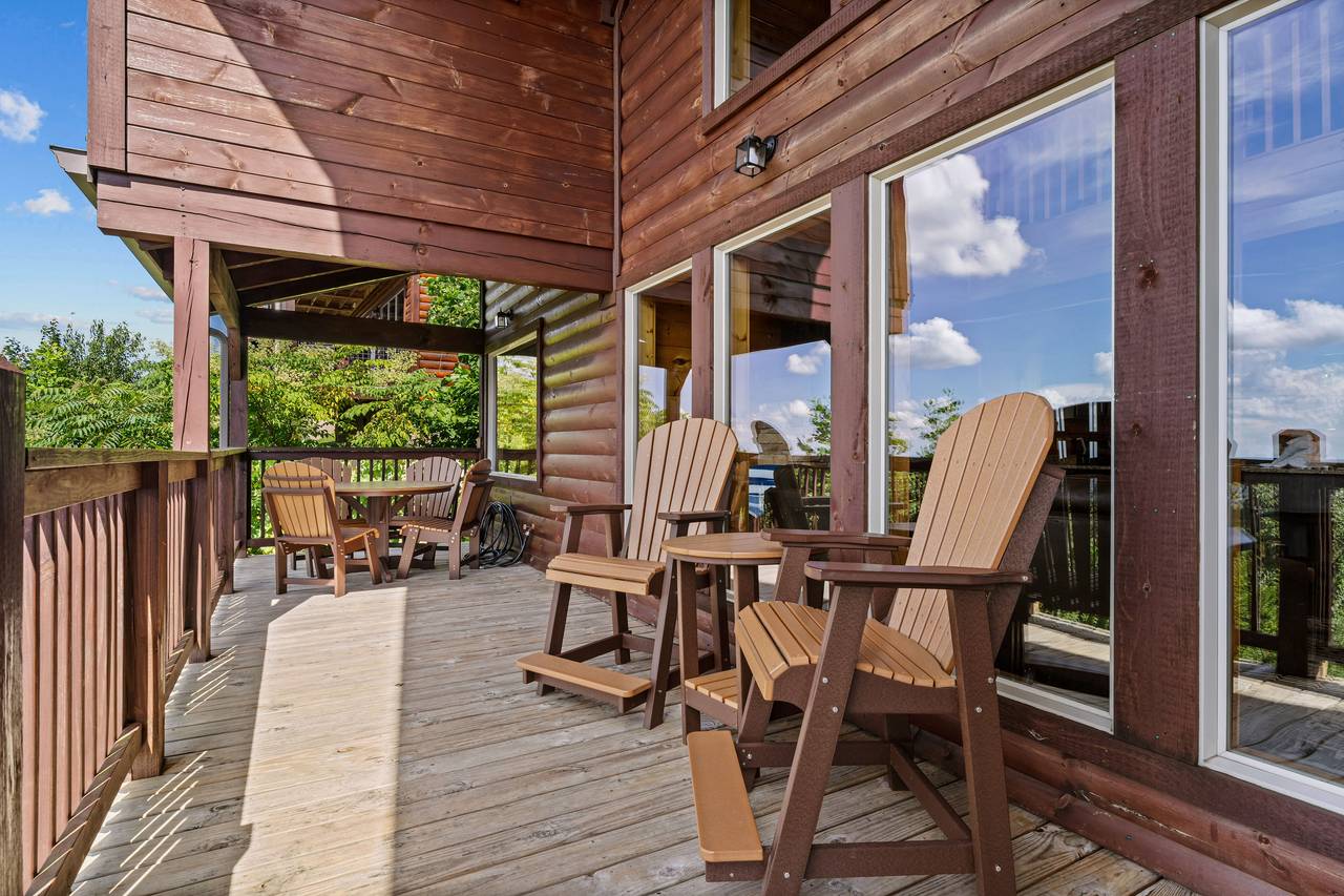 Spacious deck with seating to enjoy Smoky Mountain sunsets Spacious deck with seating to enjoy Smoky Mountain sunsets