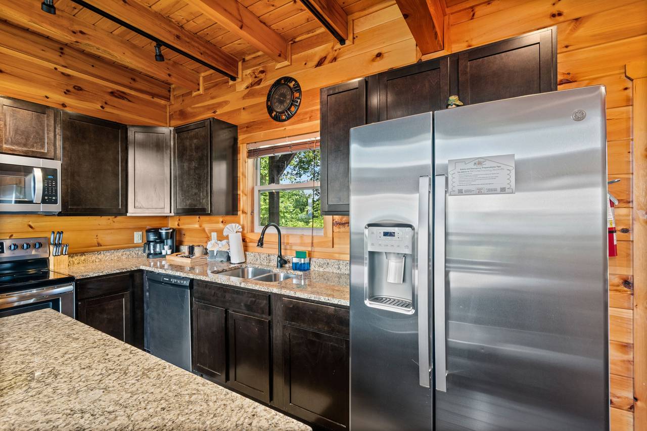 Fully equipped kitchen with granite & stainless steel Fully equipped kitchen with granite & stainless steel