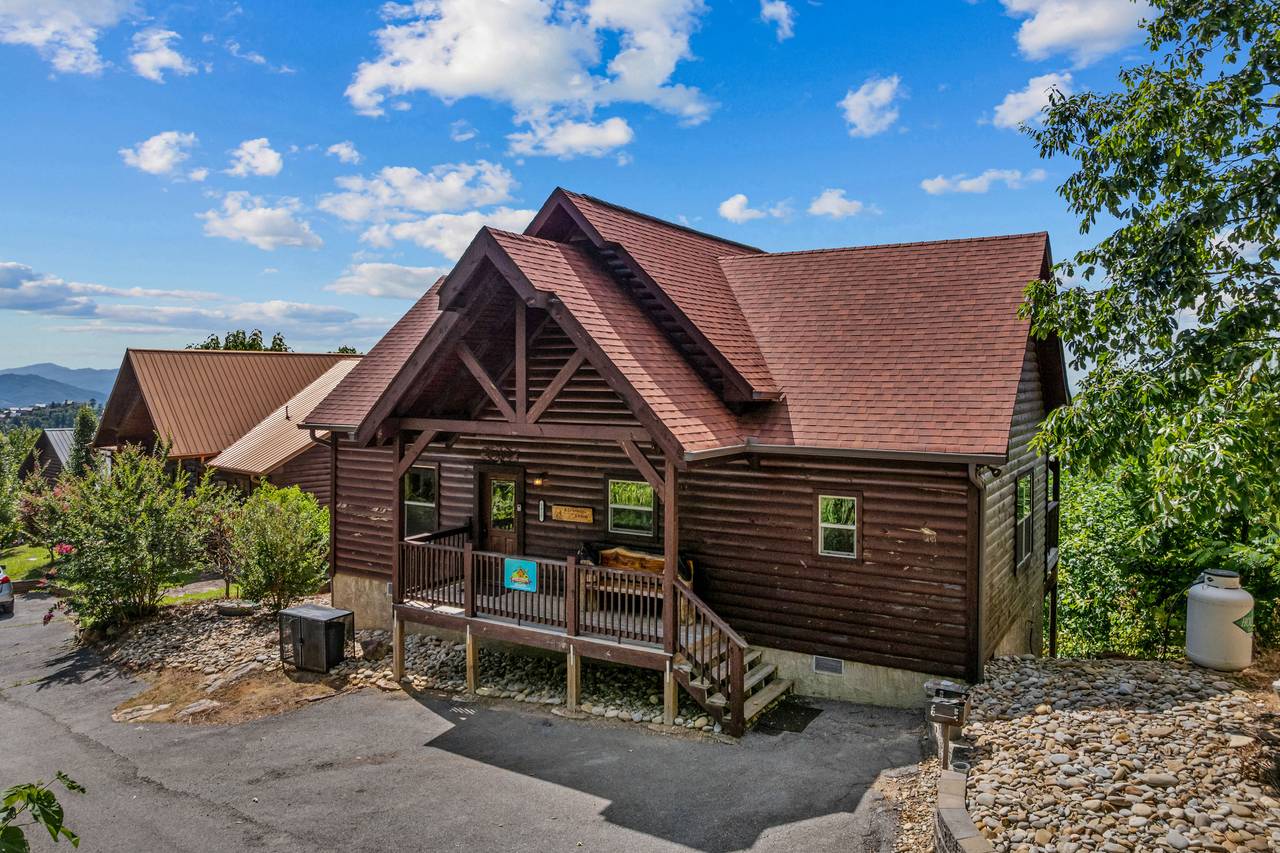 Welcome to A Grandview Getaway offered by Bear Tracts Welcome to A Grandview Getaway offered by Bear Tracts
