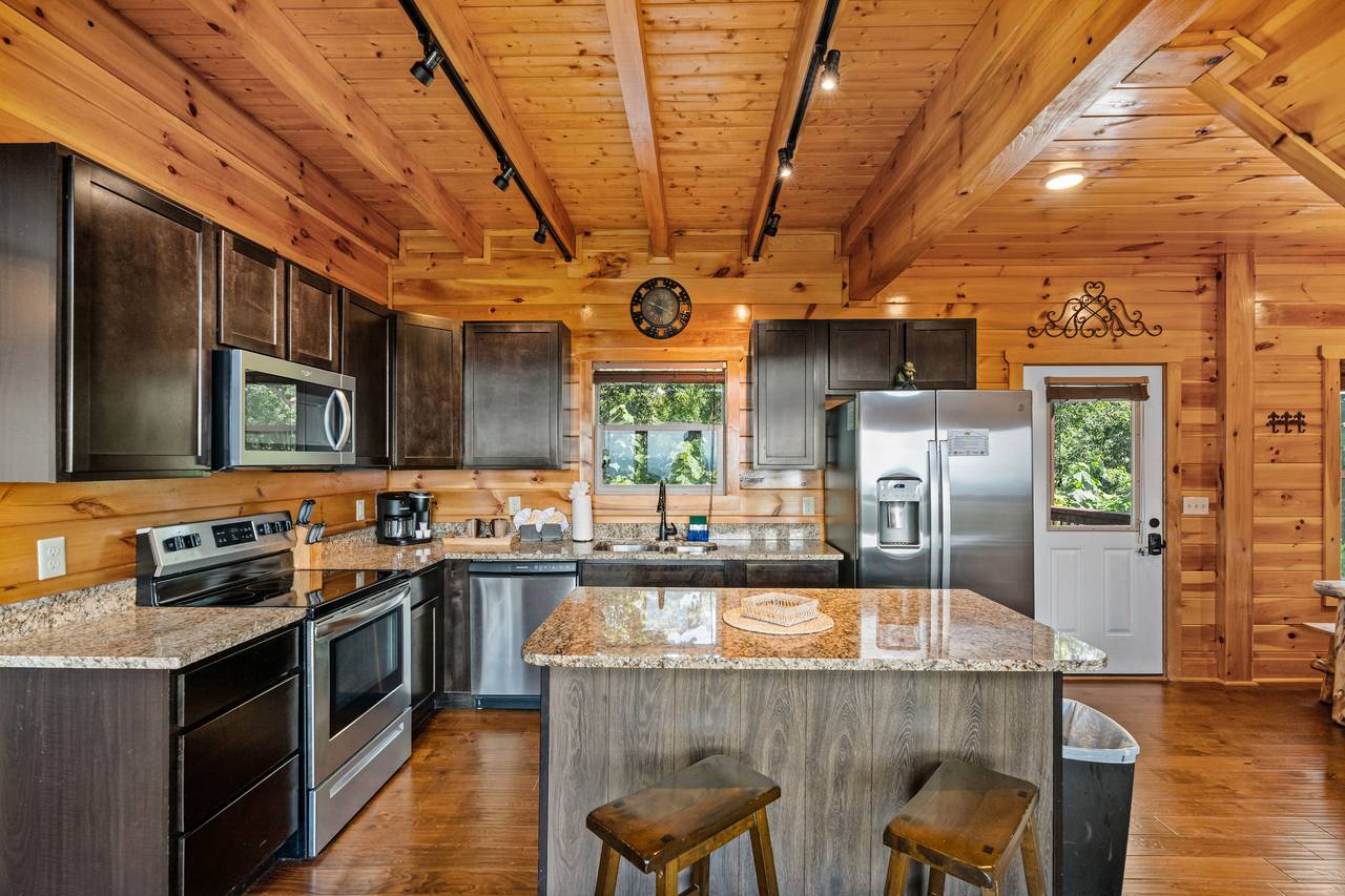 Fully equipped kitchen with granite & stainless steel Fully equipped kitchen with granite & stainless steel