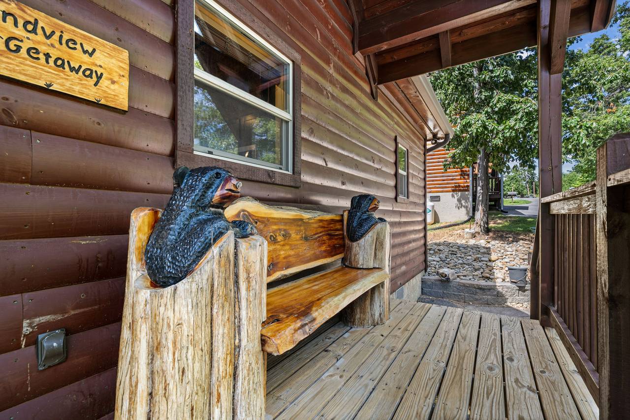 Welcome to A Grandview Getaway offered by Bear Tracts Welcome to A Grandview Getaway offered by Bear Tracts
