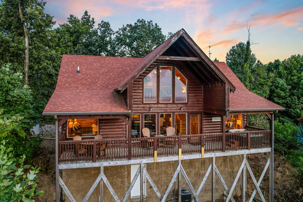 Welcome to A Grandview Getaway offered by Bear Tracts Welcome to A Grandview Getaway offered by Bear Tracts