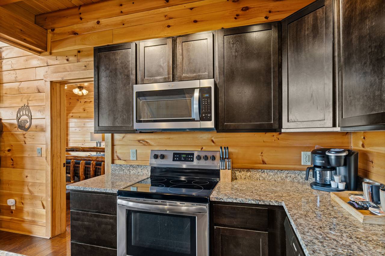 Fully equipped kitchen with granite & stainless steel Fully equipped kitchen with granite & stainless steel