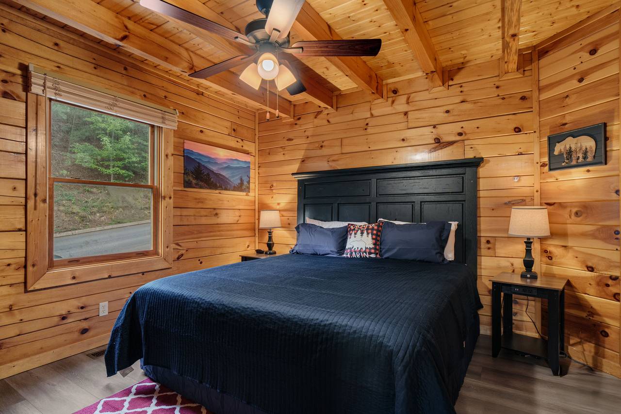 King bedroom on entry level with ensuite bath & TV. King bedroom on entry level with ensuite bath & TV.