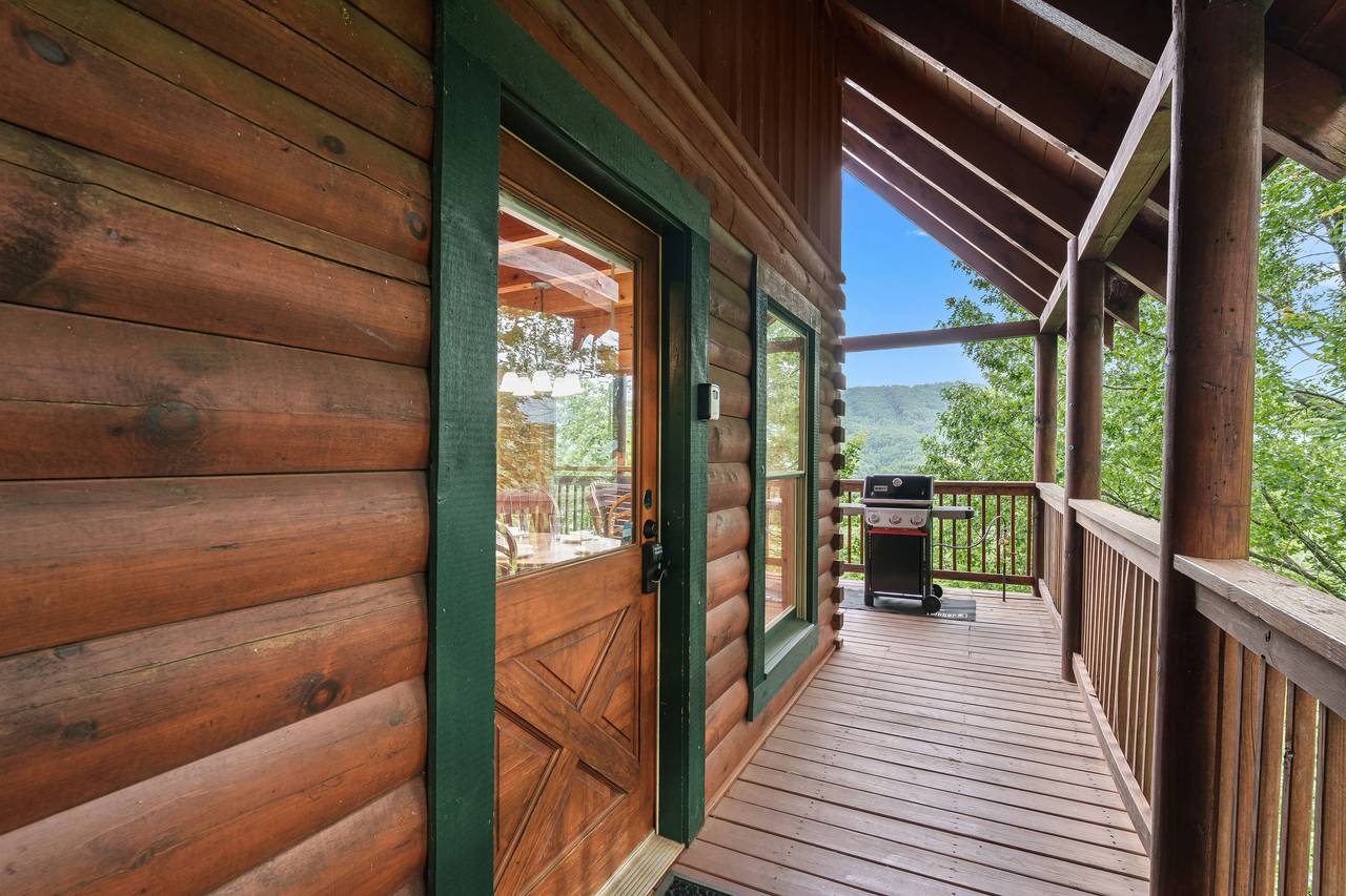 Deck with breathtaking views of the Great Smoky Mountains. Deck with breathtaking views of the Great Smoky Mountains.