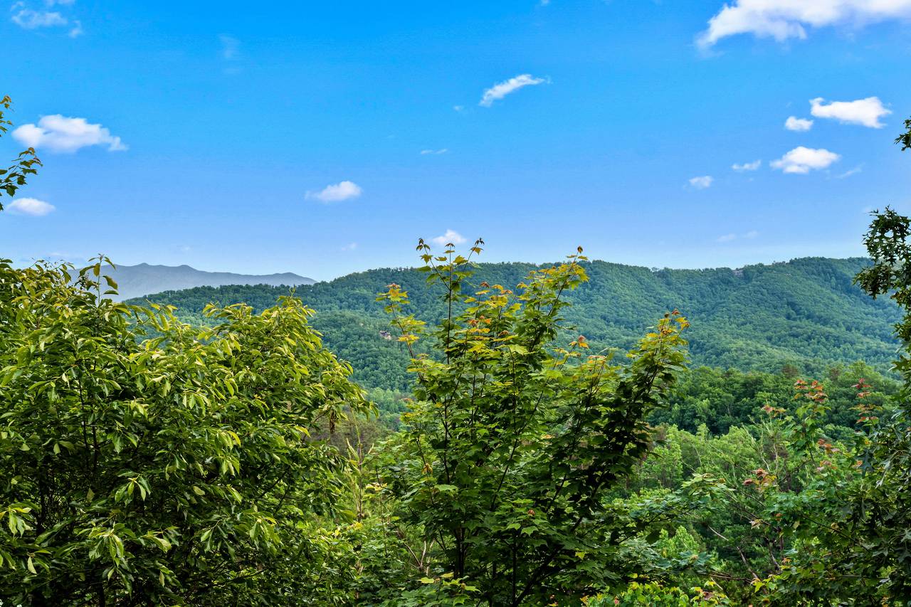 Deck with breathtaking views of the Great Smoky Mountains. Deck with breathtaking views of the Great Smoky Mountains.