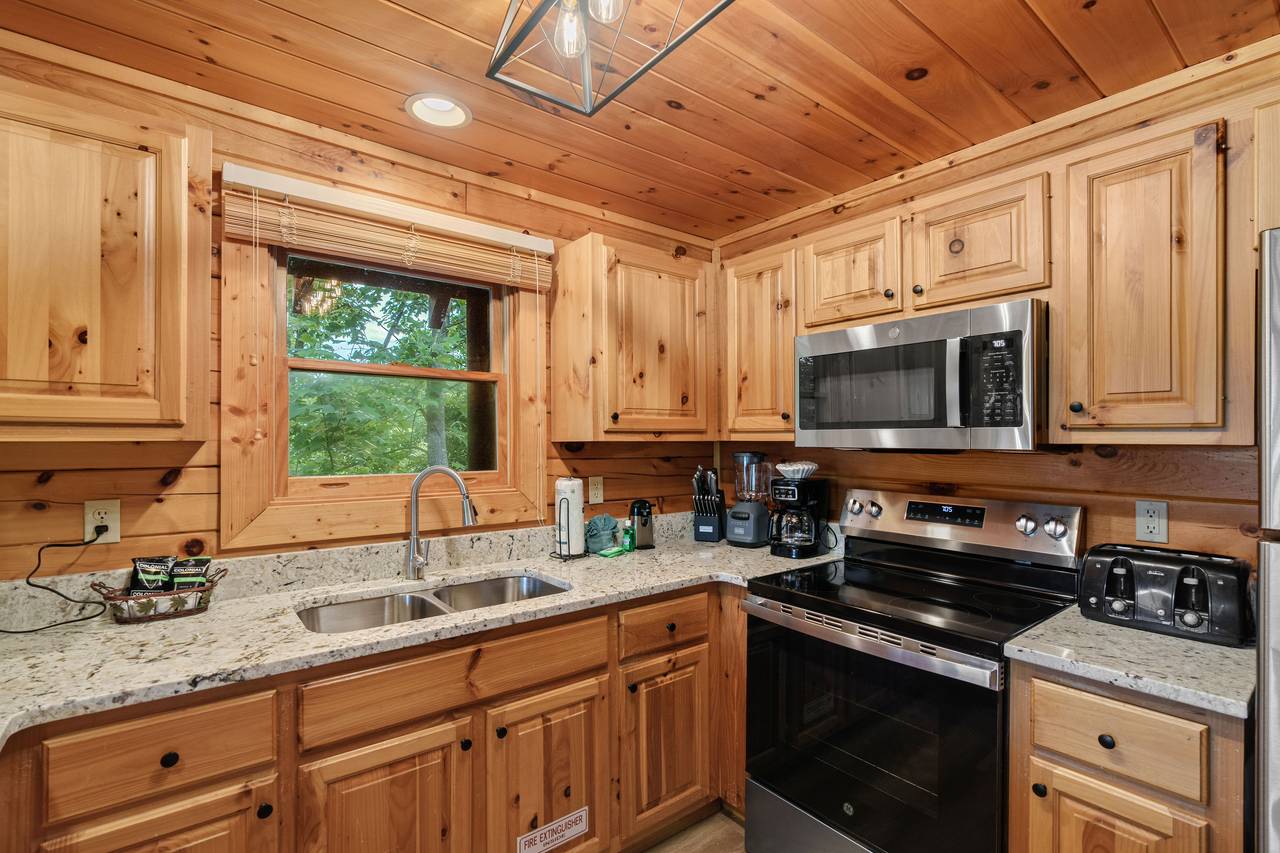 Fully equipped kitchen with coffee maker and Keurig. Fully equipped kitchen with coffee maker and Keurig.