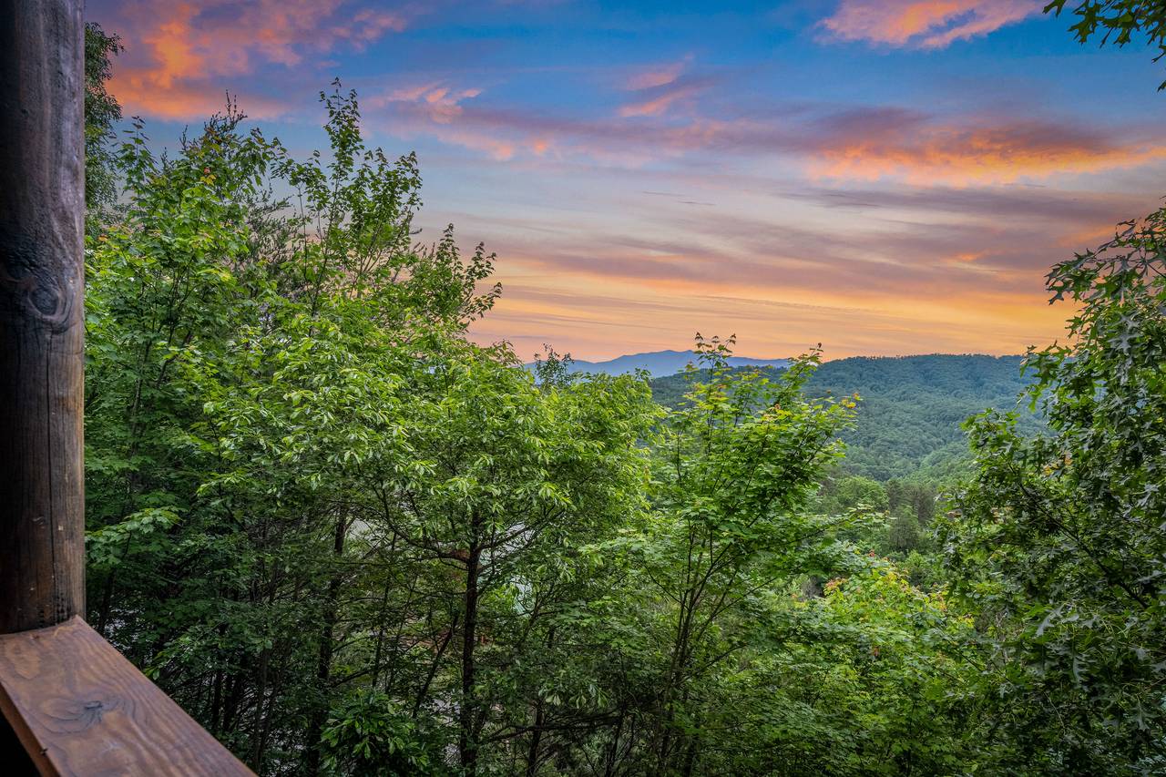 Deck with breathtaking views of the Great Smoky Mountains. Deck with breathtaking views of the Great Smoky Mountains.