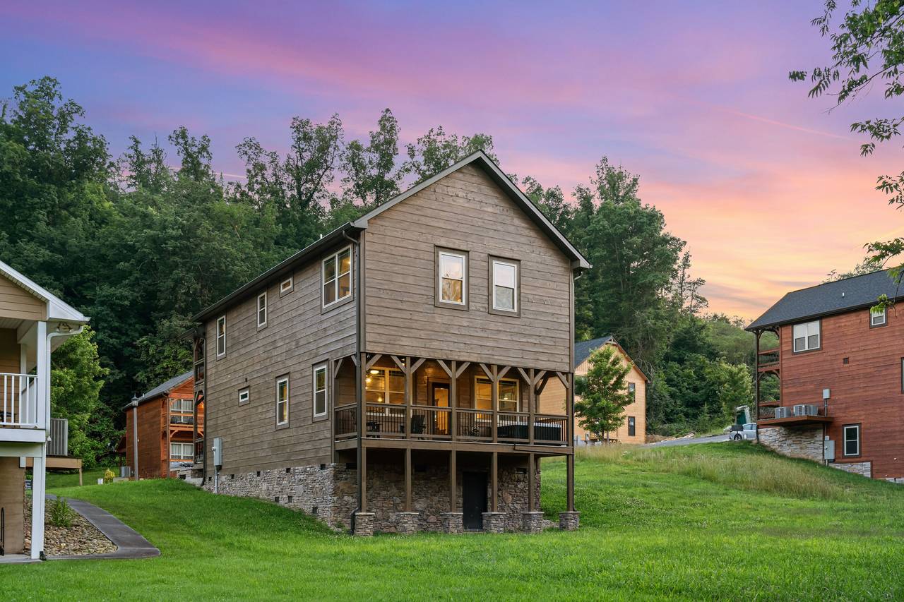 <span class="name">Welcome to Creekside Lodge, offered by Bear Tracts!</span> <span class="name">Welcome to Creekside Lodge, offered by Bear Tracts!</span>