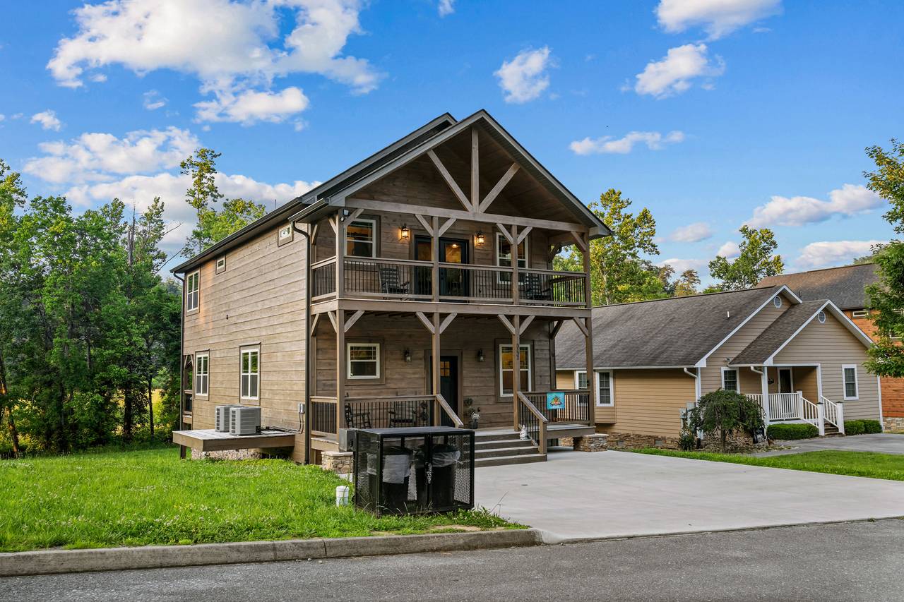 <span class="name">Welcome to Creekside Lodge, offered by Bear Tracts!</span> <span class="name">Welcome to Creekside Lodge, offered by Bear Tracts!</span>