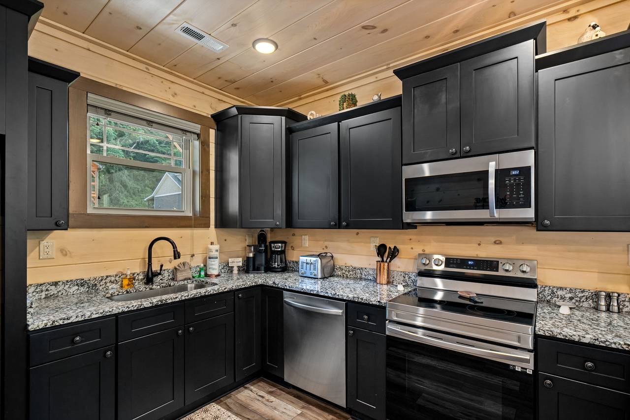 <span class="name">Fully equipped kitchen with stainless steel appliances</span> <span class="name">Fully equipped kitchen with stainless steel appliances</span>
