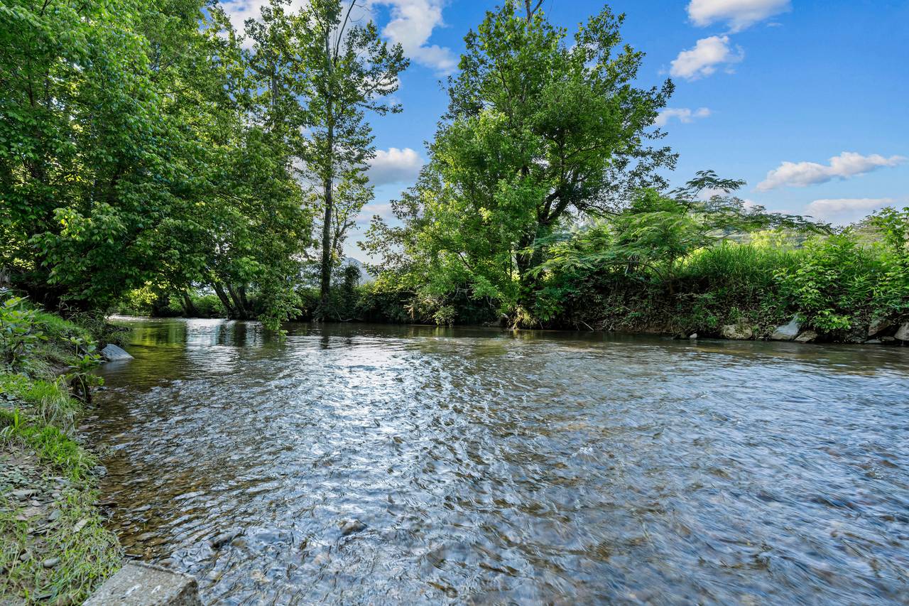 <span class="name">Creekside views just steps from your back deck</span> <span class="name">Creekside views just steps from your back deck</span>