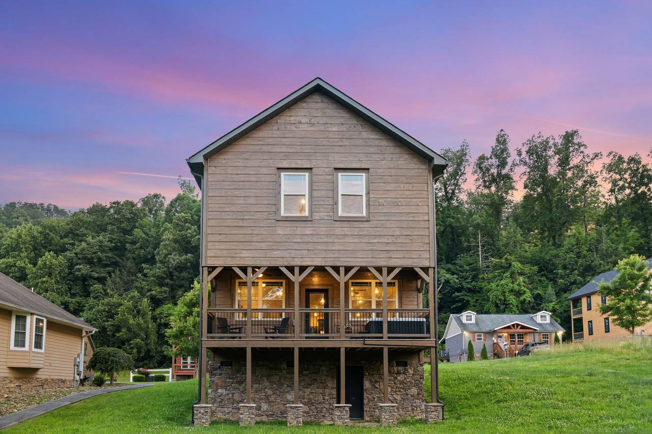 <span class="name">Welcome to Creekside Lodge, offered by Bear Tracts!</span> <span class="name">Welcome to Creekside Lodge, offered by Bear Tracts!</span>