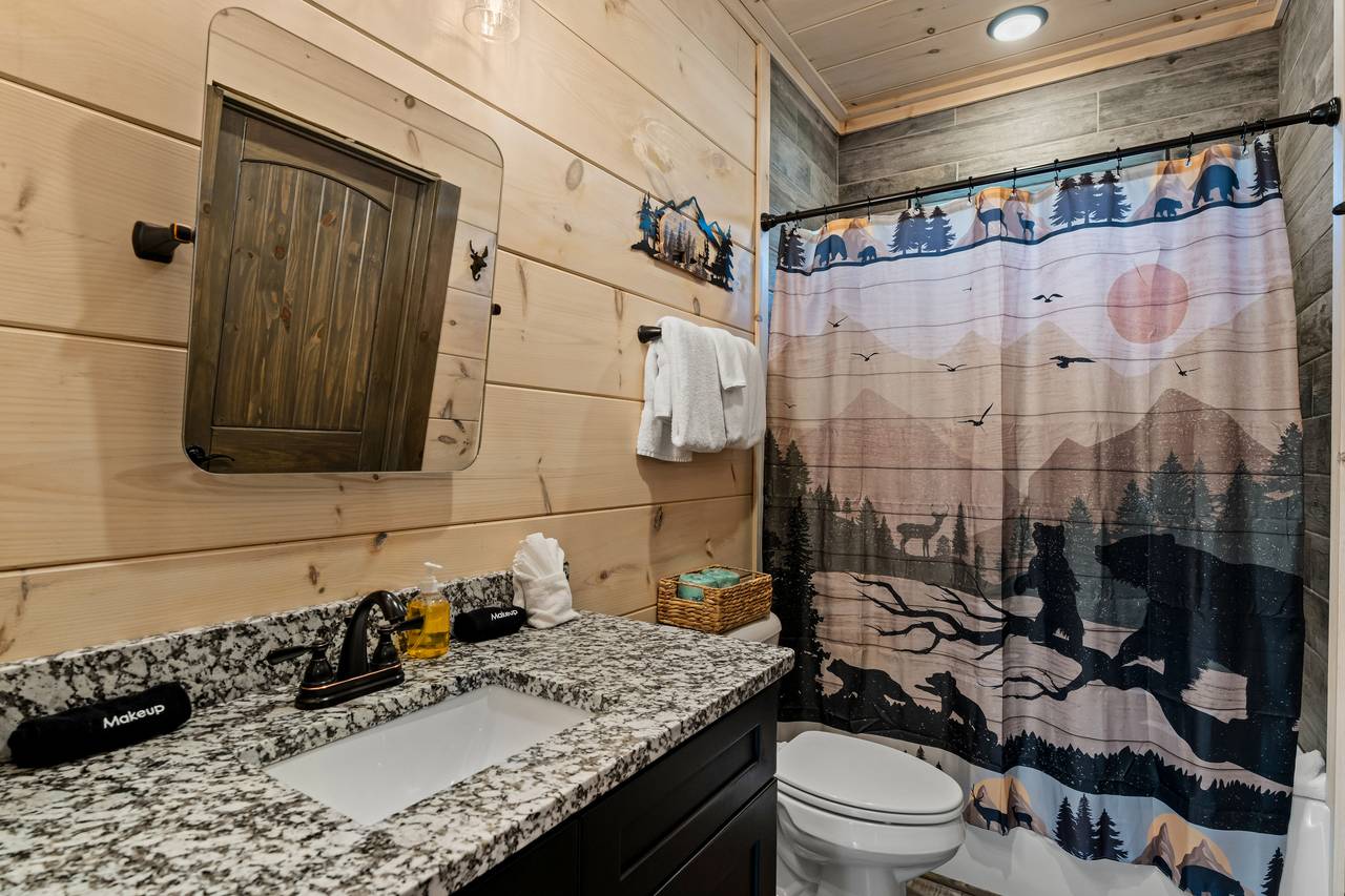 <span class="name">Main-level full bathroom with tub/shower combo</span> <span class="name">Main-level full bathroom with tub/shower combo</span>